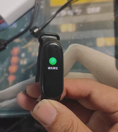 小米手环5  屏幕划痕，功能都好的，不议价...