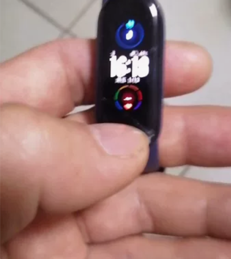 小米手环5标准版，屏幕有裂纹，不影响触摸，...