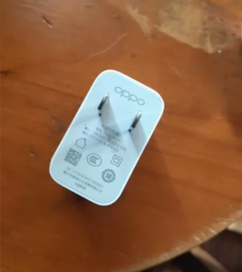 oppo原装充电头  送线 感兴趣的话点“...