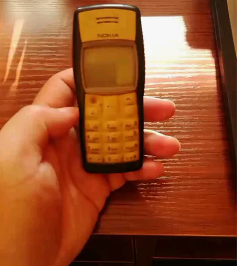 诺基亚1100在家闲置两部手机,一部正常使...