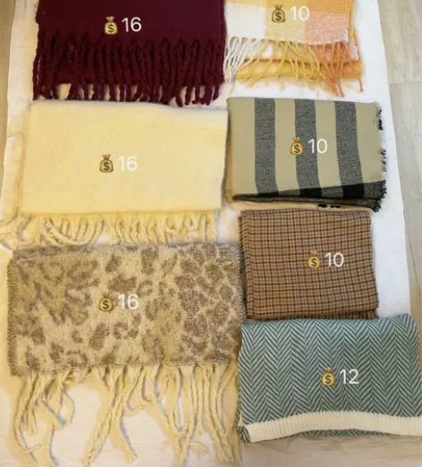 冬季围巾围脖女 出闲置 每款都有标价 三个...