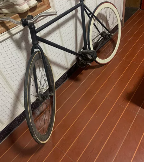 死飞 200 要的赶紧，就轮胎没气了 打点...