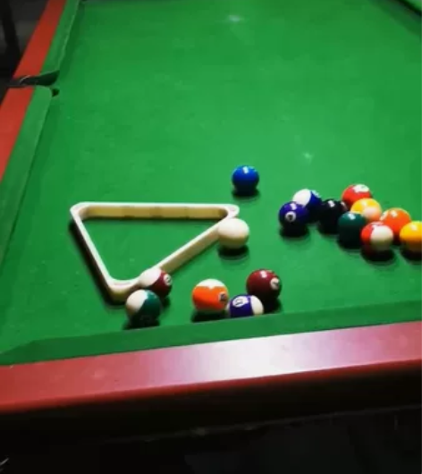 处理4个台球桌，原价4300买的，带灯，球...