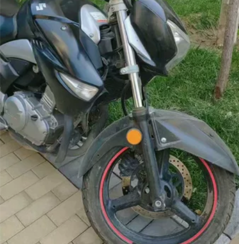 铃木gw250摩托车 2014年的车，里程...