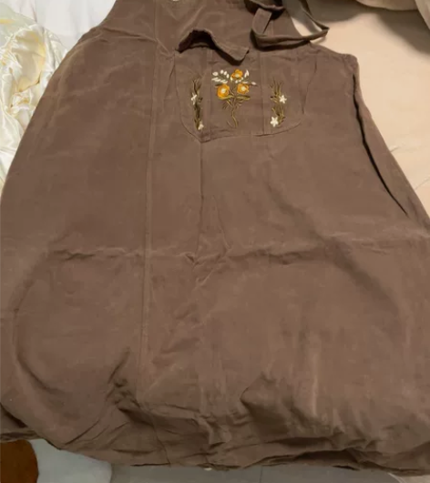 实体店购入的背带裙 七分 150入60出 ...