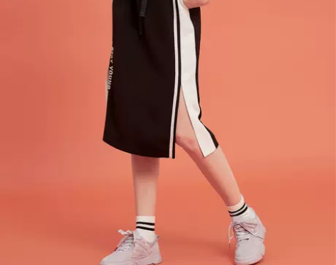美特斯邦威半身裙女新款夏季港味复古运动风半...