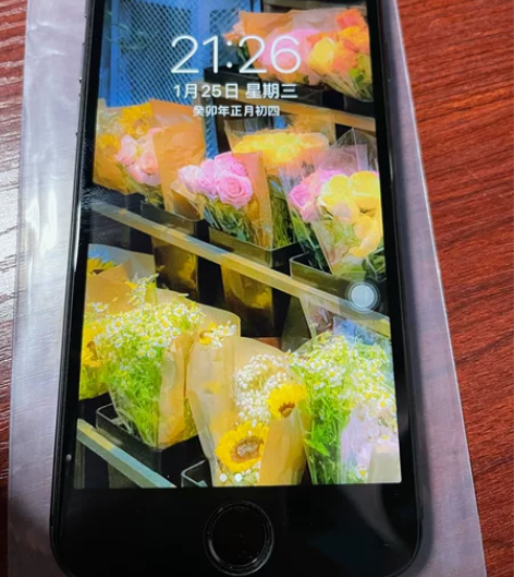 苹果8，黑色，国行64g，单卡。外观95新...