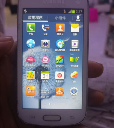 三星手机s7568  4g内存，  屏幕好...