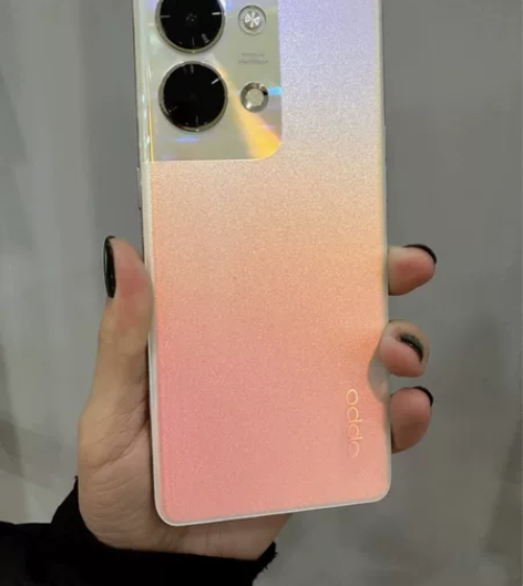 出一款OPPO Reno9微醺色 才刚买的...