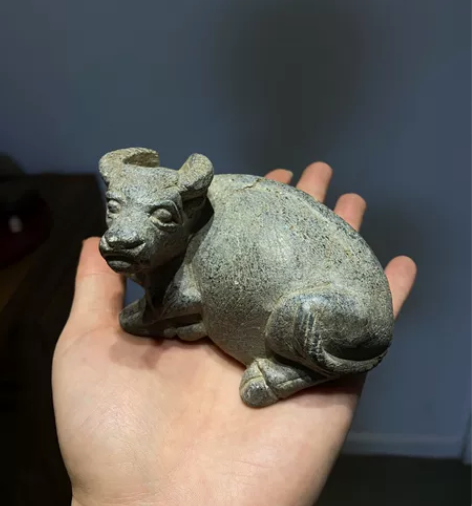 老石雕牛镇纸个看为宋金时期，硬滑石手头沉，...