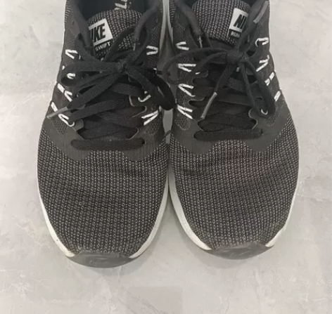 正品耐克，鞋太多了，穿不过来，大人小孩都能...