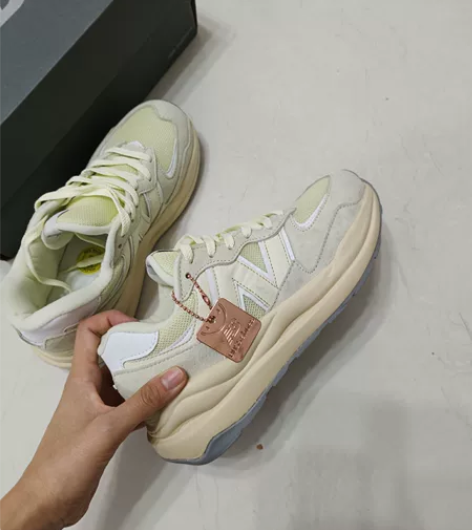 新百伦鞋子，全新。当时快递邮寄到家，38码...