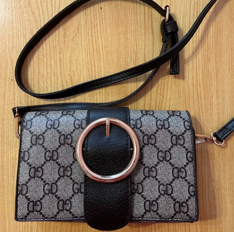 女士斜挎小包 长18 宽10 厚4.5 放...