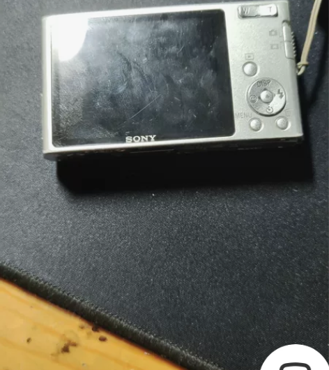 索尼相机，功能完好，送充电器 感兴趣的话点...