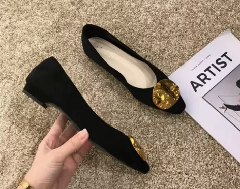 2019早春 气质绒面浅口低跟单鞋巴洛克金...