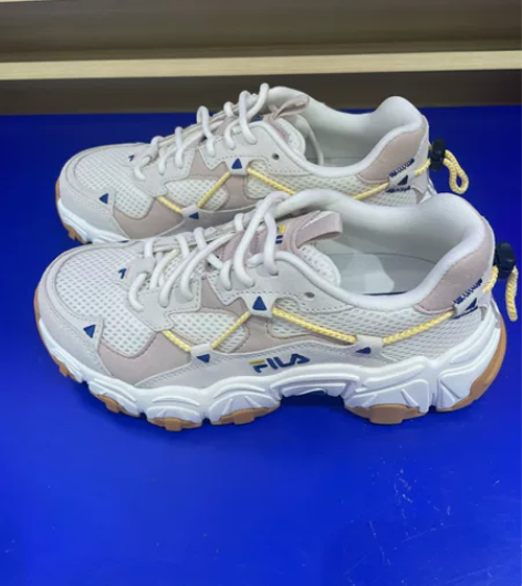 斐乐女鞋猫爪 闲置出售保证正品