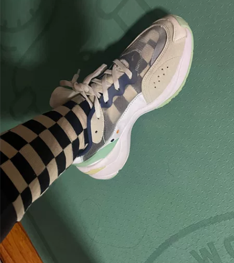 彪马运动鞋 今年刚买的 没有穿出去过 只在...