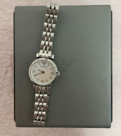 阿玛尼白月光手表  因更换新的 暂时搁置 ...