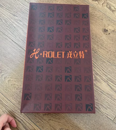 黑色百搭羊毛围巾，如图全新帶包装，含量90...