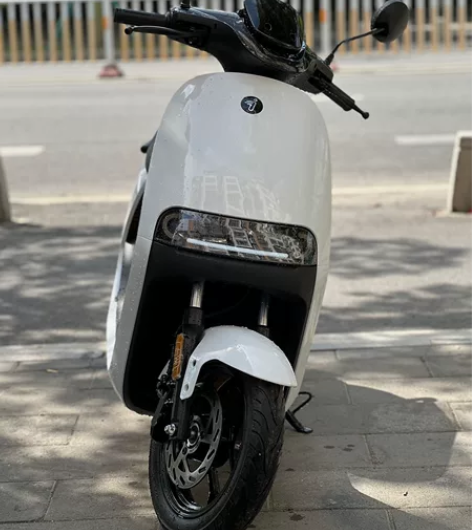 大学城出一批精品大牌二手电动车，雅迪，爱玛...