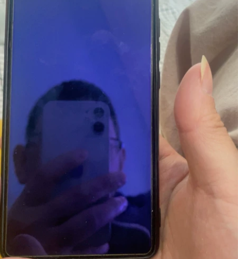 小米8se6+128，大概是玫瑰金。成色可...