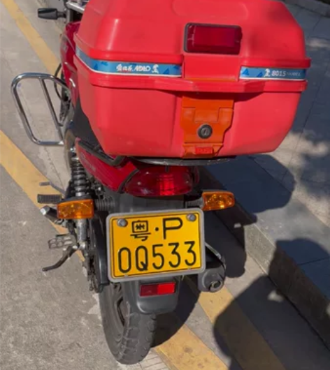 自用一手铃木钻豹运动版125摩托车。原装没...