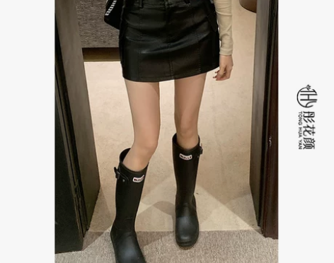 黑色pu小皮裙半身裙女秋冬2022新款高腰...