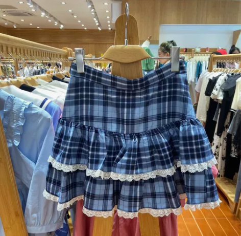 蛋糕裙，急出，爱依服专柜购入，仅试穿拍照，...