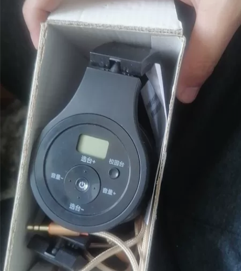 出售英语四六级耳机，稍微使用，送电池 感兴...