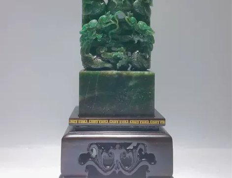 大师精品玉雕 独山玉石天蓝洒金九龙章料印