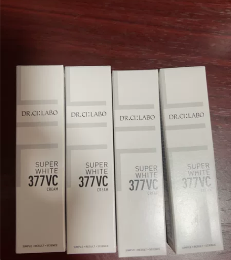 双十一李嘉琪直播间购入377美白面霜四个打...