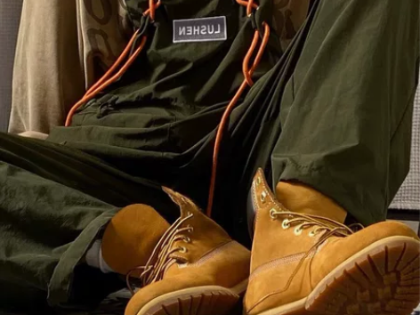 临典军绿色工装背带裤男春秋季潮牌日系复古宽...