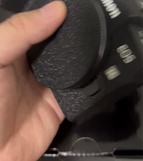 佳能EOS RP九九成新，贴了膜 无掉漆，...