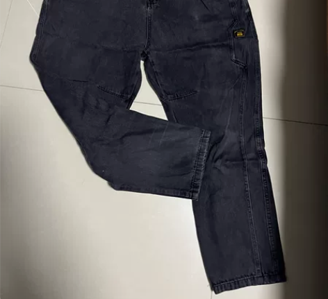 男士黑灰九分牛仔裤 洋气 感兴趣的话点“我...