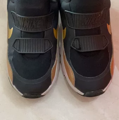 九成新耐克男童运动鞋，气垫款，专柜购买，儿...