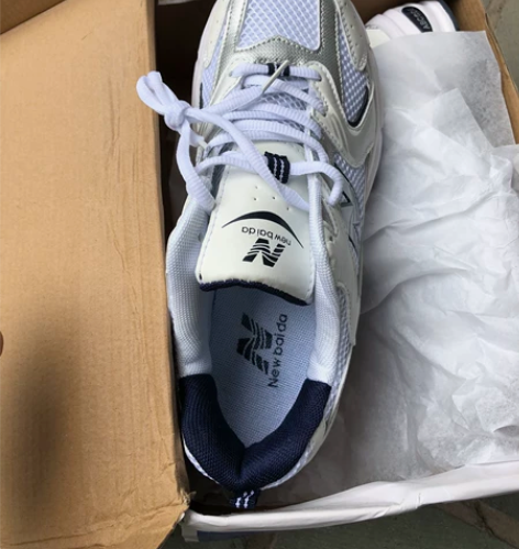 新百伦530 白银色,全新。鞋子质量很好。...