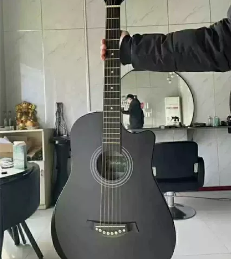 原价1800多的吉他几乎全新吉他便宜出,很...