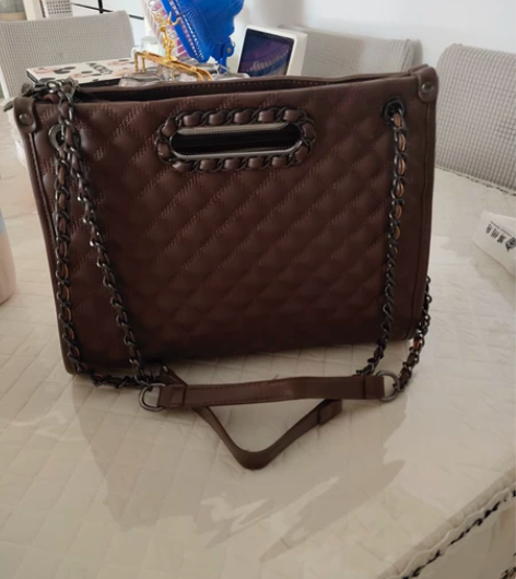 女士包，腋下包，手提包。几乎全新。链条不褪...