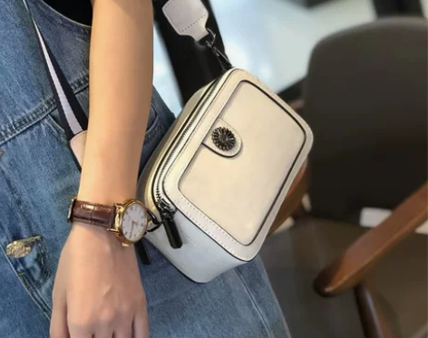 真皮女包小方包包女士2022新款潮高级感时...