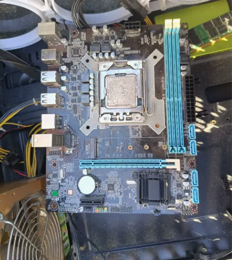 X79主板 带一颗E52450CPU 送散...