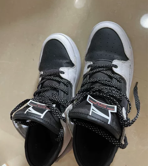 安踏高帮鞋，37码，9成新，便宜出，包邮～...