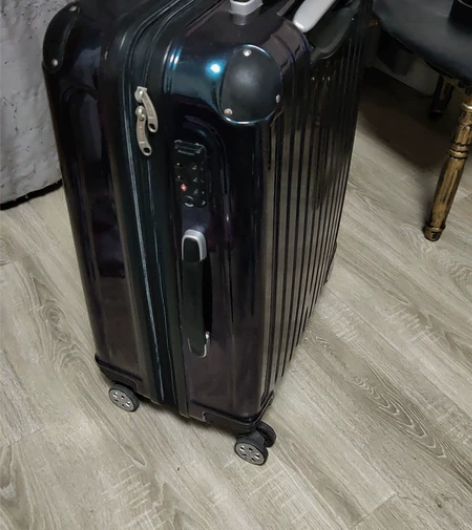 爱华仕25寸旅行箱，变色龙，很大很能装，有...