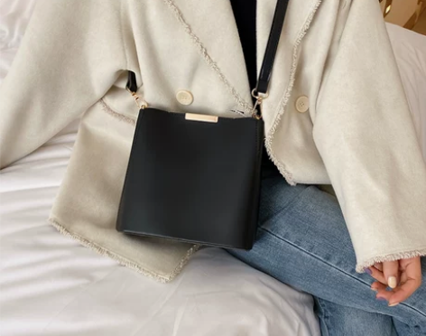 小众设计包包洋气水桶包女2022新款网红时...