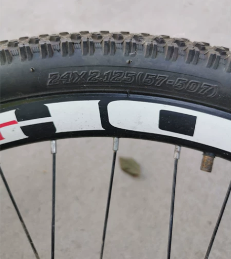 萌途山地自行车一辆。九成新。24轮径。后变...