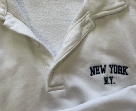 BM白色卫衣 九成新 袖子有轻微咖啡渍  ...