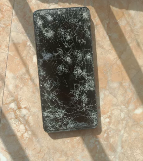 表弟的小米note9pro 5g 摔坏了屏...