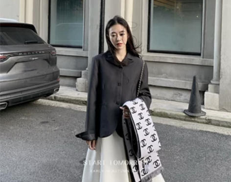 袁嘉宜 高雅天鹅湖 气质白色设计感半身伞裙...