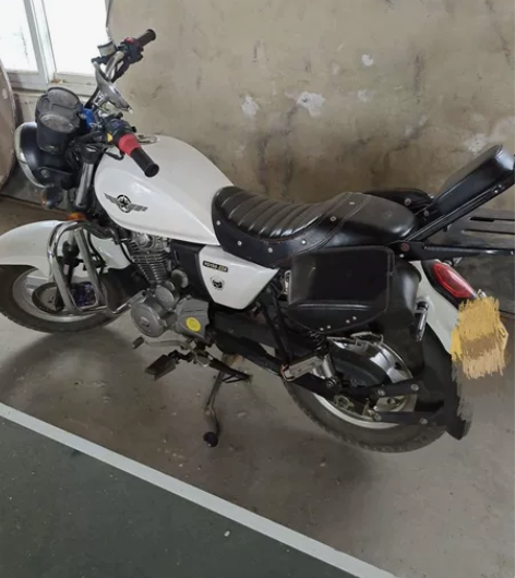 银钢150摩托车.闲着出售。17年的车手续...