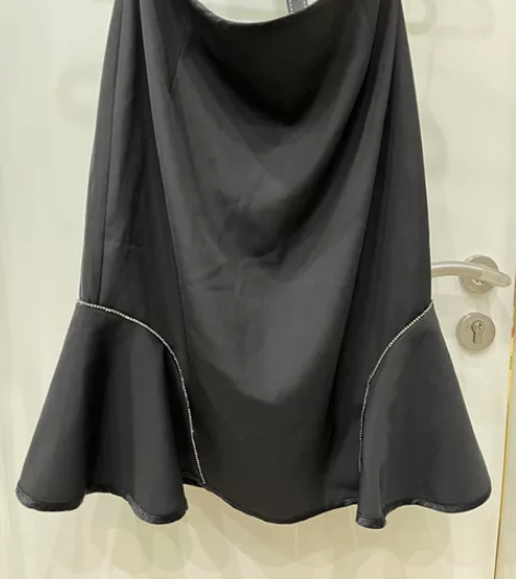 包臀裙 如图，没熨烫，捡漏，非全新 感兴趣...