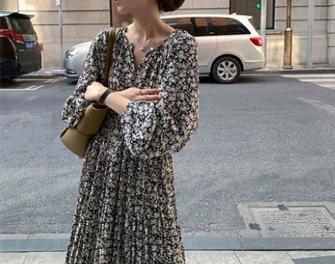 桔梗连衣裙法式小众打底碎花裙2021新款秋...